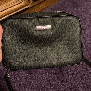 Michael Kors Large Jet Set Signature Crossbody Bag